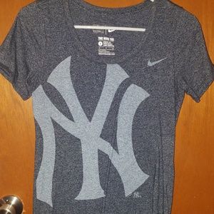 Nike yankee tee